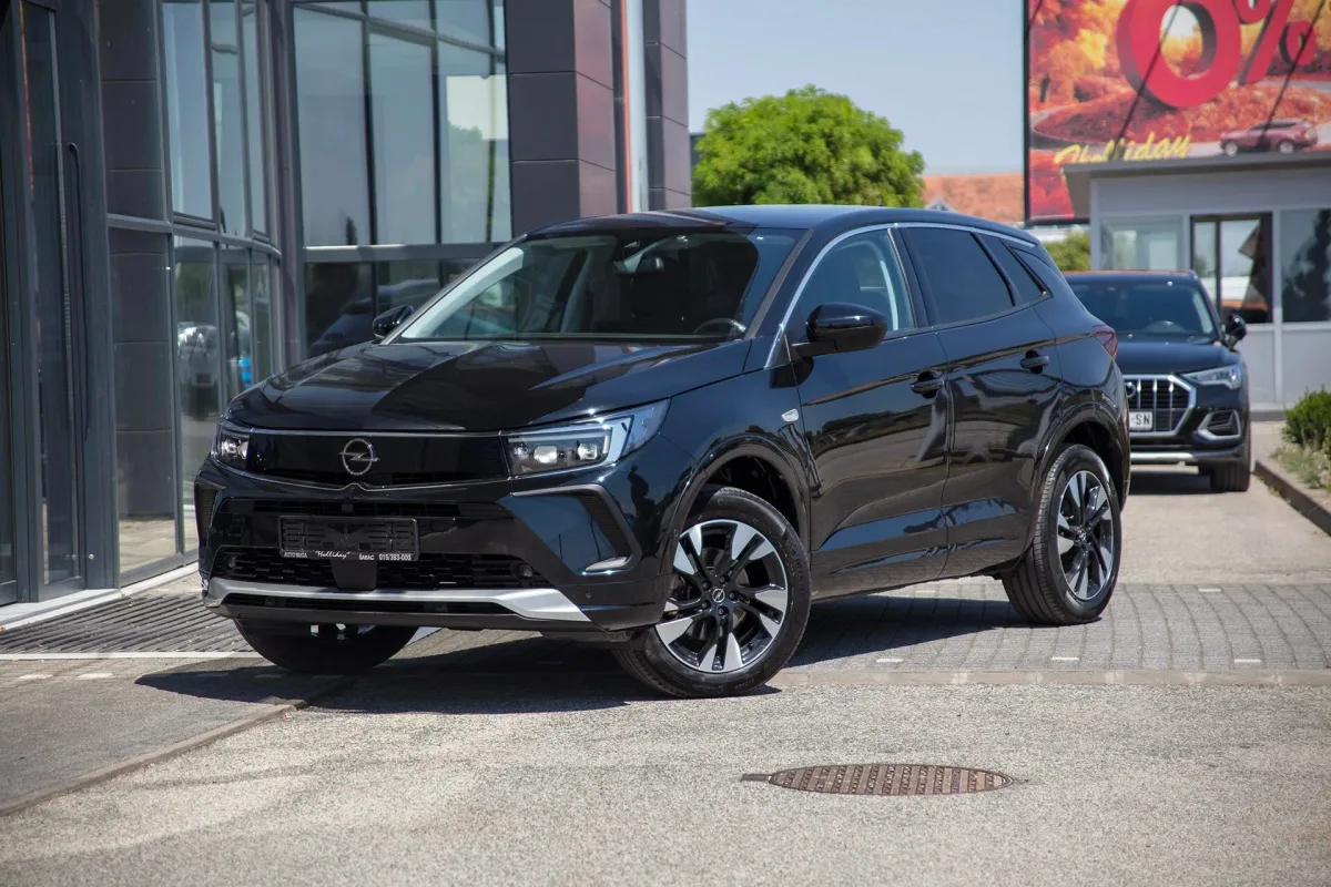 Opel Grandland X, letnik 2022 – Bencin