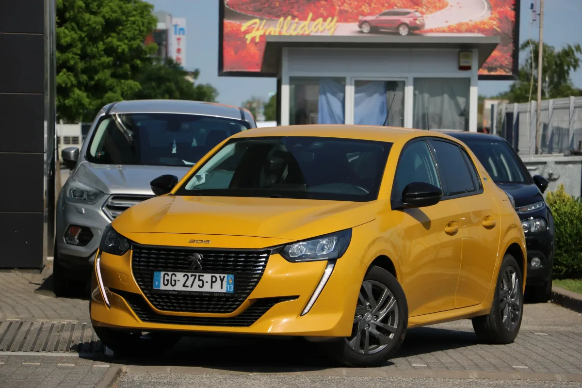 Peugeot 208, letnik 2022 – Bencin